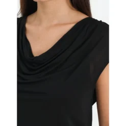 Blusa in satin smanicata