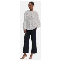 Bohemebluse i bomuldsvoile med forglemmigej-print