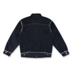 Denimjakke med flossede kanter