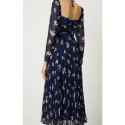 Elegant lang kjole med blåt fantasiprint