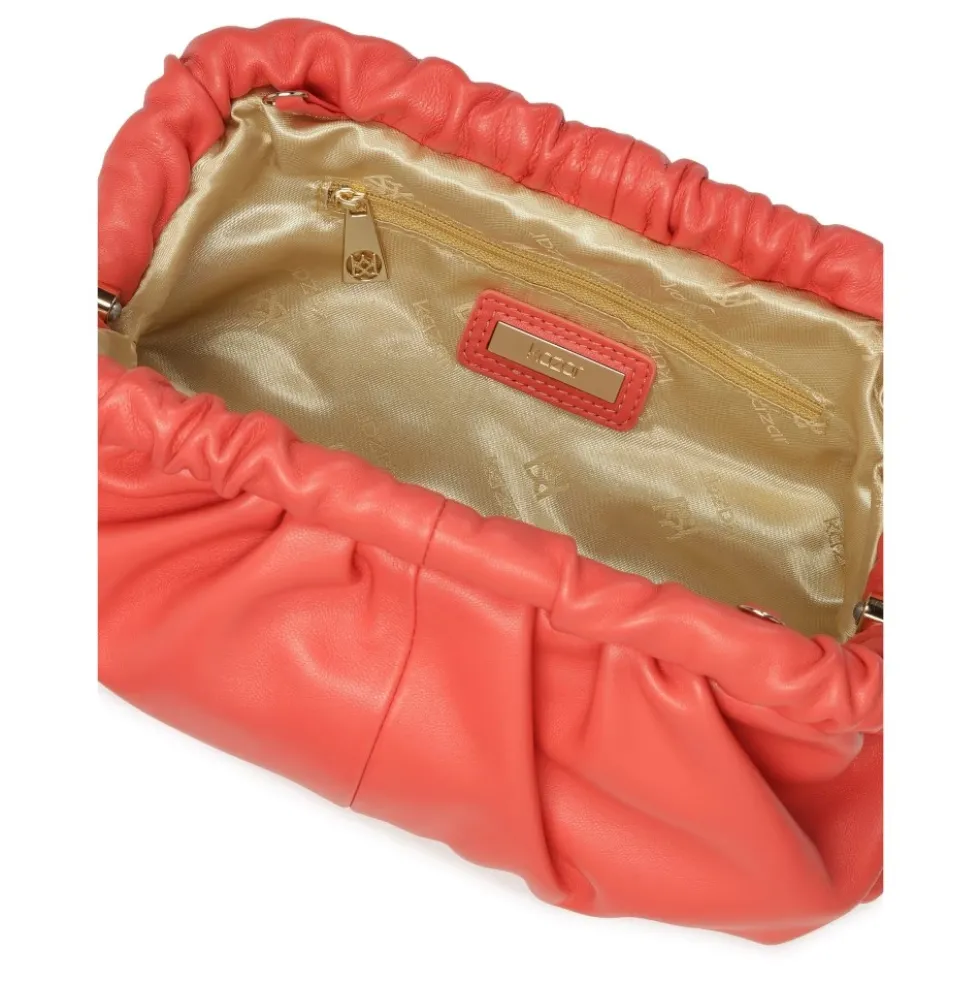 Elegant taskeclutch med blød udskæring