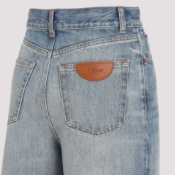 Højtaljede jeans med vide ben