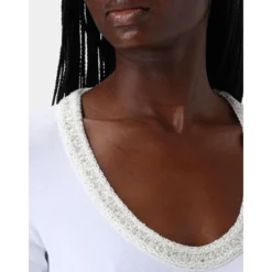 Hvid Beaded Neckline Half Sleeve Top