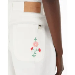 Hvide blomsterbroderede jeans med vide ben