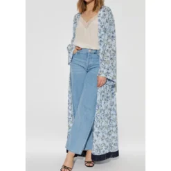 Kimono med blomstermotiv