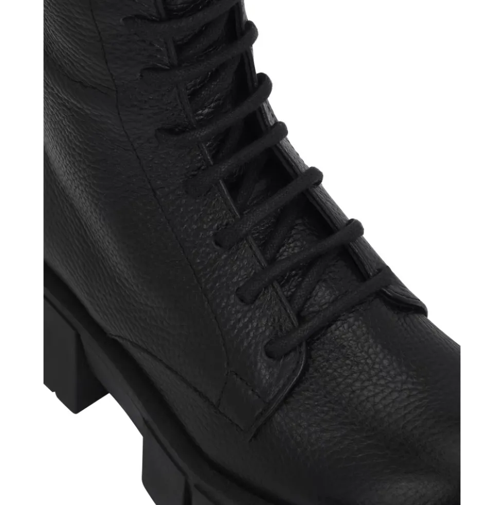 Low Flat Logo Boots