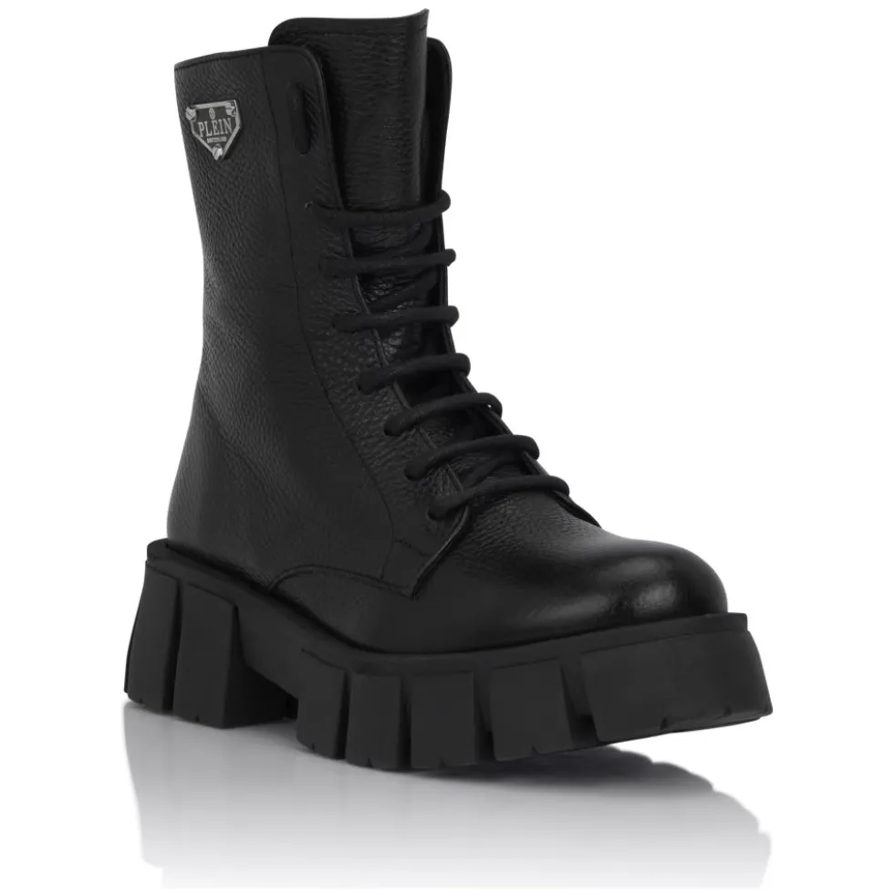 Low Flat Logo Boots
