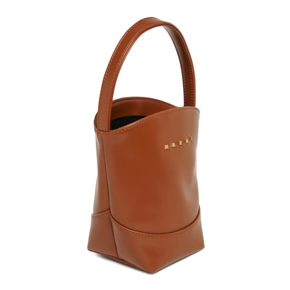 Marni Tasker.. Brun