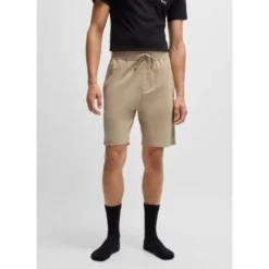 Minimal Bermuda Shorts med lige ben