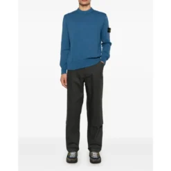 Ribstrikket sweater med badge