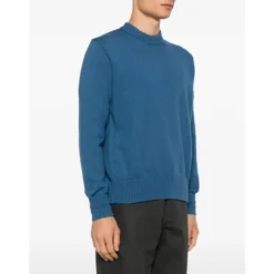 Ribstrikket sweater med badge