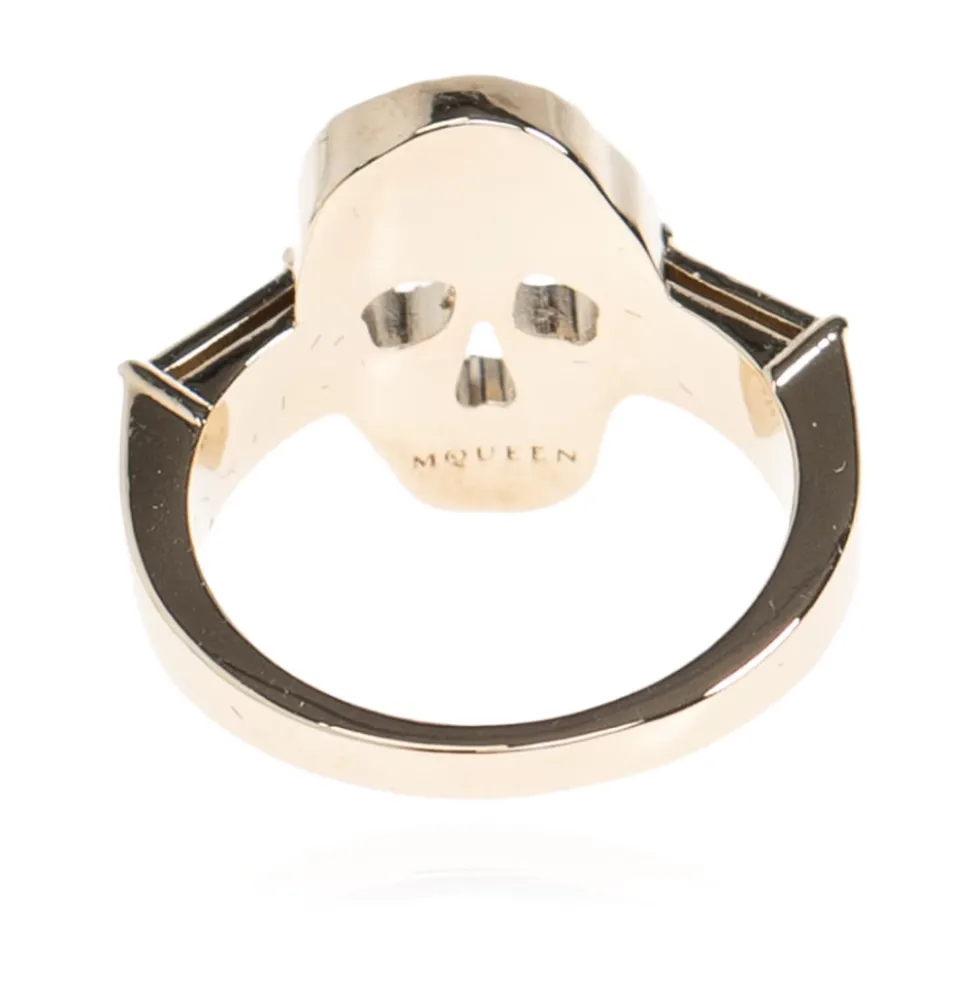 Ring Med Skinnende Krystaller