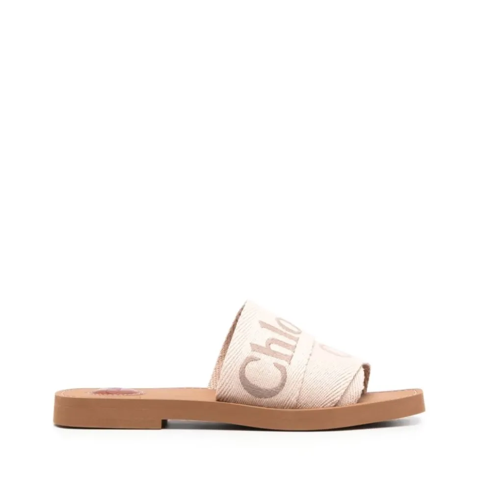 Sandaler med broderet logo