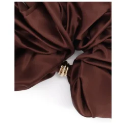 Satin scrunchie med gulddetaljer