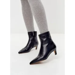 Sleek Pointed Ankelstøvle med Kitten Heel
