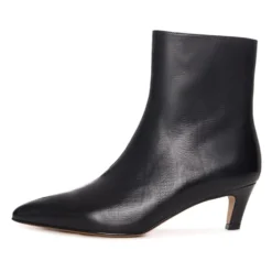 Sleek Pointed Ankelstøvle med Kitten Heel