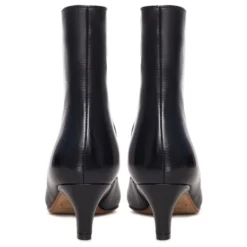 Sleek Pointed Ankelstøvle med Kitten Heel