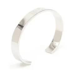Sølv-tone Graveret Logo Manchet Armbånd