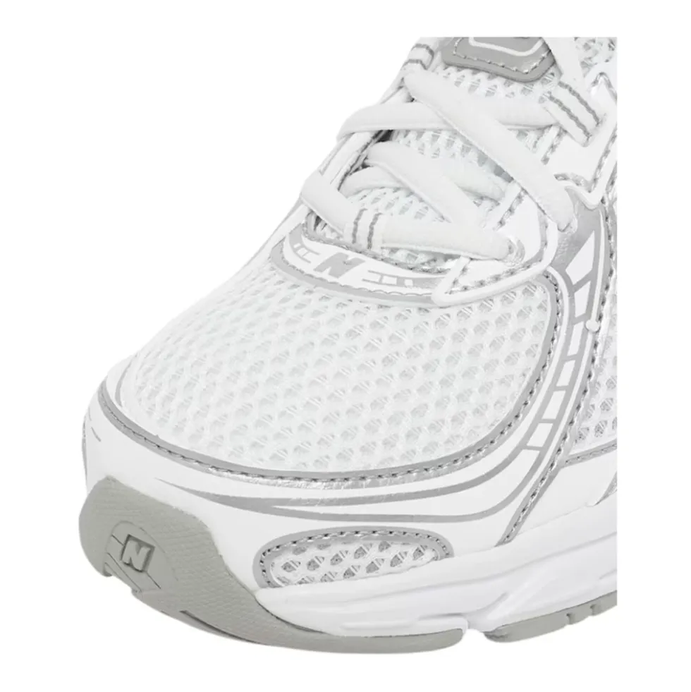 740 Sneakers