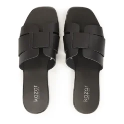 Sorte flip-flops med flad sål