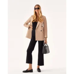 Sort loafers i minimalistisk stil.Dette produkt er stort i størrelsen.