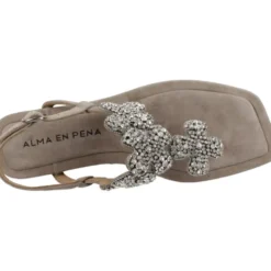 Stilfulde flade sandaler med sten