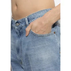 Straight-leg Jeans