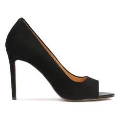 Suede pumps med udskåret overdel.Dette produkt er lille i størrelsen.