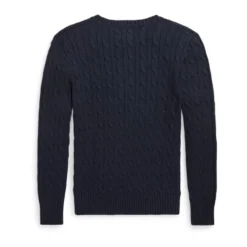 Sweater med fletstrikket mønster