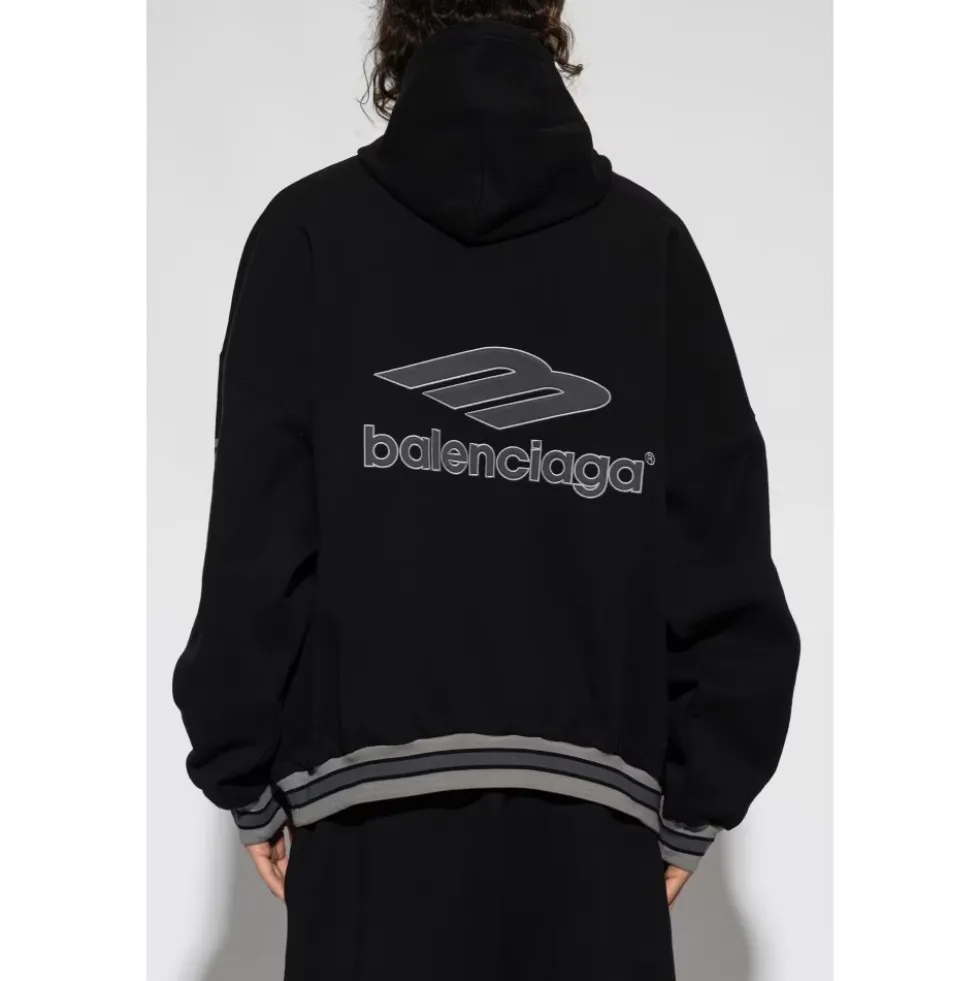 Sweatshirt med patches