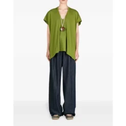V-neck T-shirt